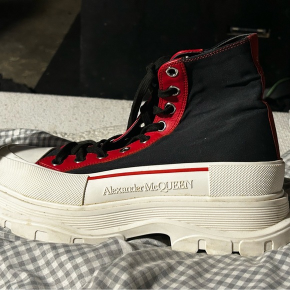 Alexander McQueen - Picture 4 of 5